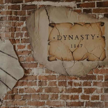Hotel Dynasty Kam'janec'-Podil's'kyj Esterno foto