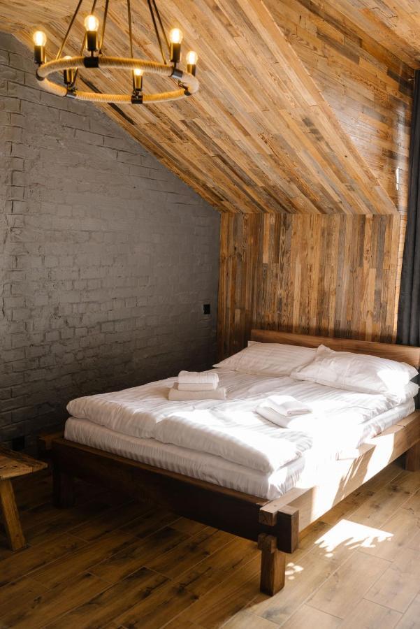 Hotel Dynasty Kam'janec'-Podil's'kyj Esterno foto